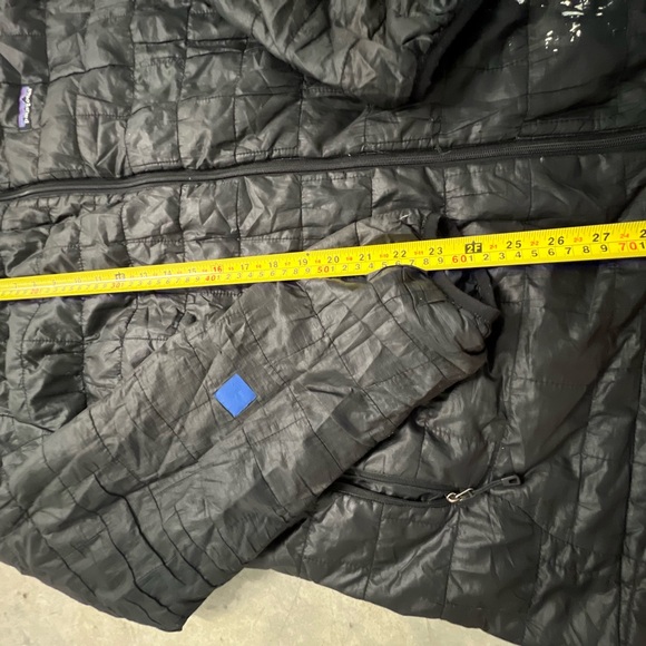 Patagonia Men's Black Puffer Jacket - Picture 3 of 10